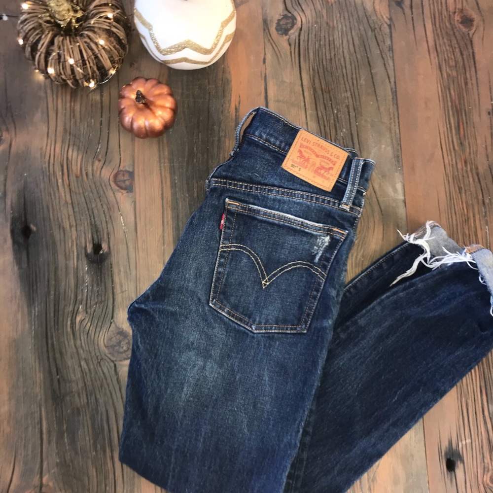 Women’s Levi’s denim high waisted button up jeans